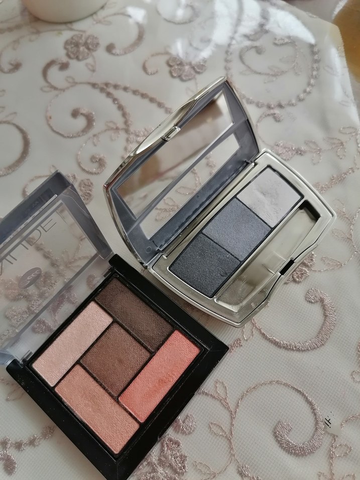 Bej ve Gri Göz Farı Paletleri - Görsel 2