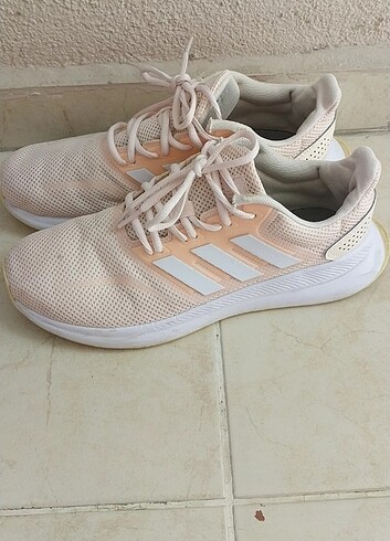 Adidas spor ayakkabı 