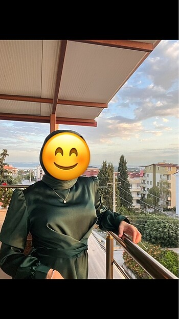 Tesettür saten elbise zümrüt