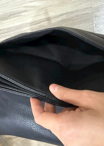  Beden Siyah Deri Fermuarlı unısex Çanta