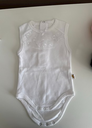 Beyaz Dantel Nakışlı Kolsuz Bebek Body - Görsel 2