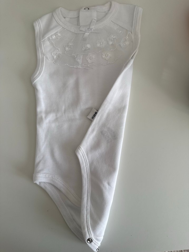 Beyaz Dantel Nakışlı Kolsuz Bebek Body - Görsel 3
