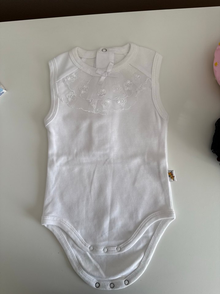 Beyaz Dantel Nakışlı Kolsuz Bebek Body - Görsel 2