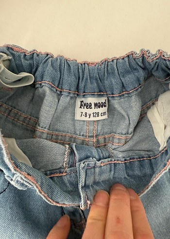 Nakışlı Mavi Denim Rahat Kesim Kız Şortu - Görsel 2