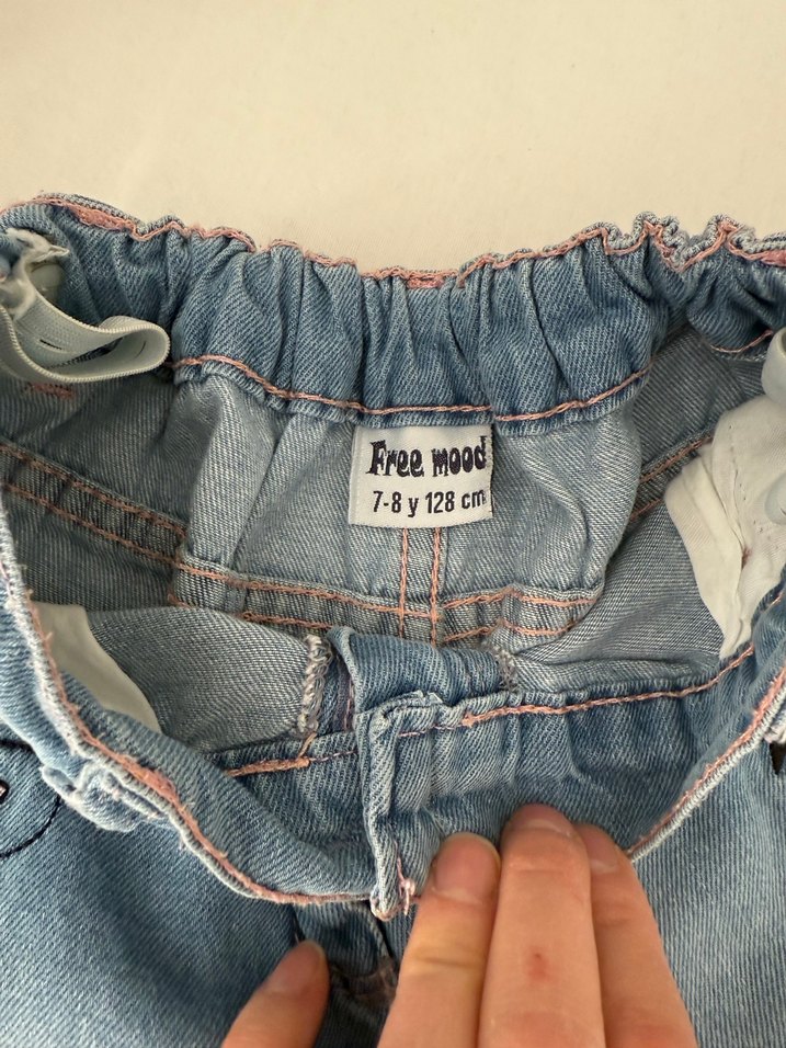 Nakışlı Mavi Denim Rahat Kesim Kız Şortu - Görsel 2