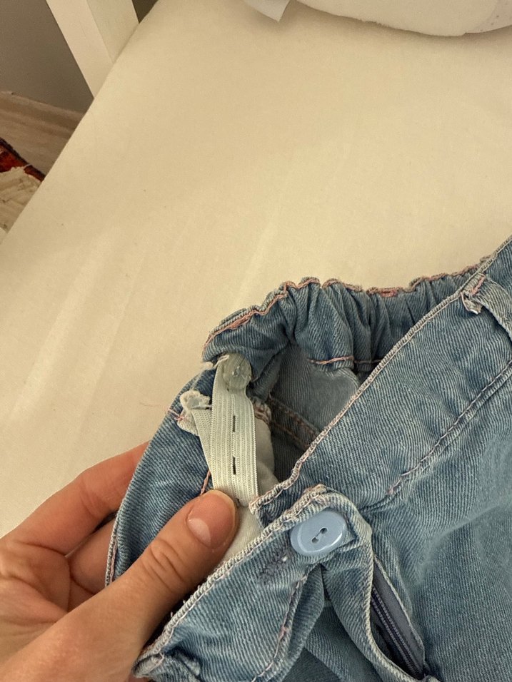 Nakışlı Mavi Denim Rahat Kesim Kız Şortu - Görsel 3