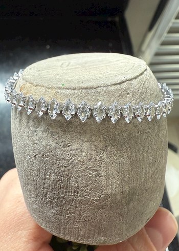 Parlak Beyaz Minimalist Kadın Bileklik - Görsel 3