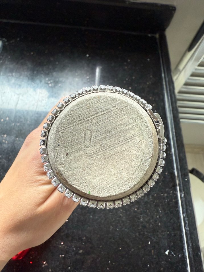 Parlak Beyaz Minimalist Kadın Bileklik - Görsel 4