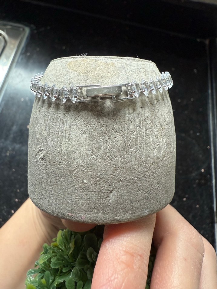 Parlak Beyaz Minimalist Kadın Bileklik - Görsel 5