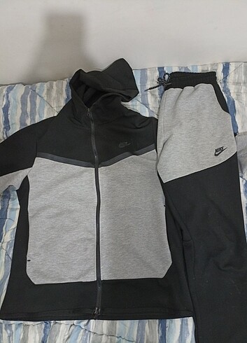 Nike Tech Fleece 
