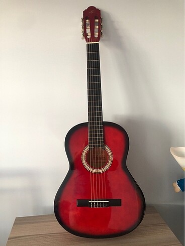 Kırmızı gitar