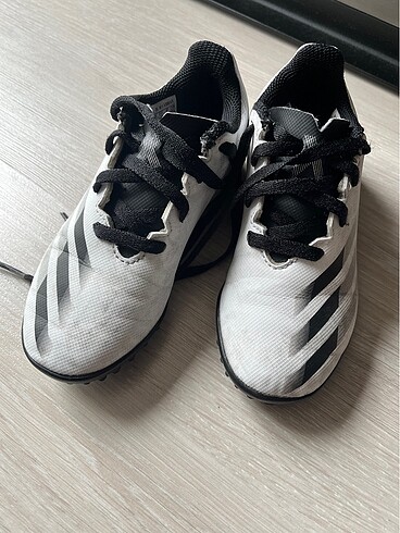 29 Beden beyaz Renk Adidas çocuk Halı saha ayakkabısı