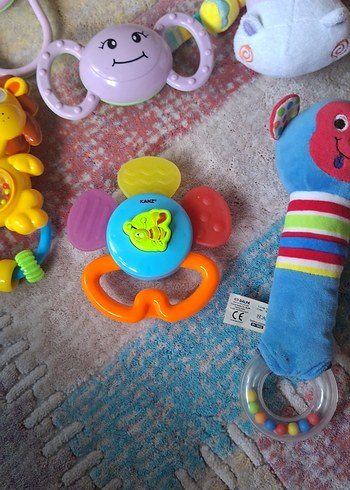 Beden Renkli Bebek Diş Kaşıyıcıları ve Çıngıraklar