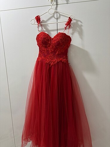 Lenta Moda- İşlemeli dantel kaplamalı abiye elbise