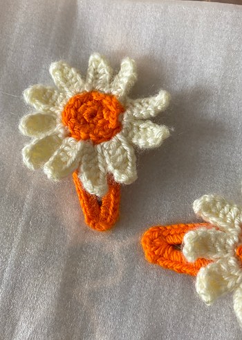 Örgü Beyaz Turuncu Papatya Çocuk Toka - Görsel 2