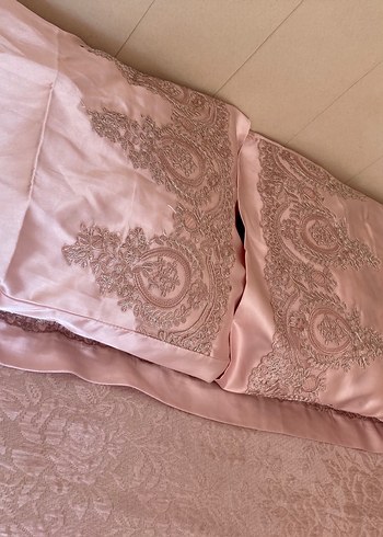 Nakışlı Pembe Yatak Örtüsü - Görsel 5