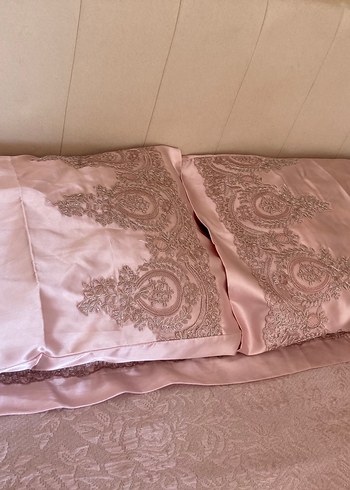 Nakışlı Pembe Yatak Örtüsü - Görsel 3