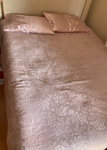 Nakışlı Pembe Yatak Örtüsü - Görsel 4