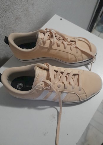 Adidas Bej Kadın Spor Ayakkabı bir defa giyildi sadece