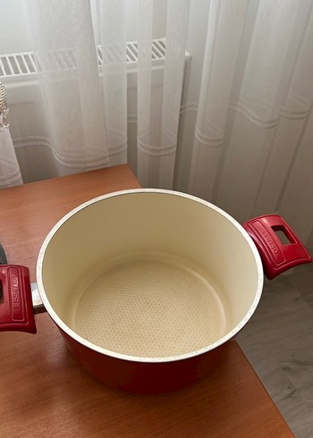 Parlak Kırmızı Tencere - Görsel 2