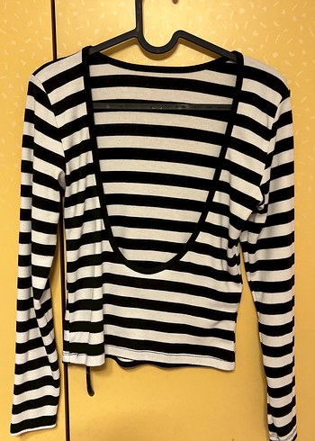 Uzun kollu sırtı açık tişört - Görsel 3