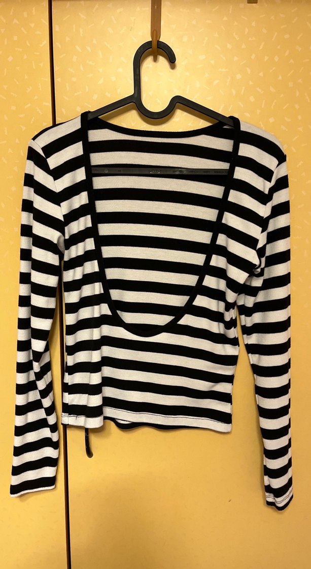 Uzun kollu sırtı açık tişört - Görsel 3