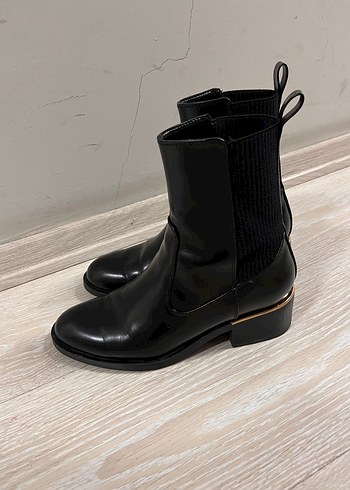 Zara Parlak Siyah Kadın Topuklu Bot - Görsel 2