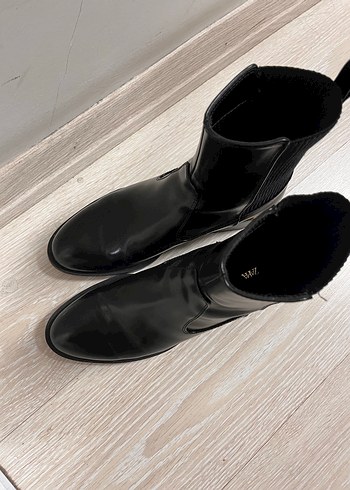 Zara Parlak Siyah Kadın Topuklu Bot - Görsel 4