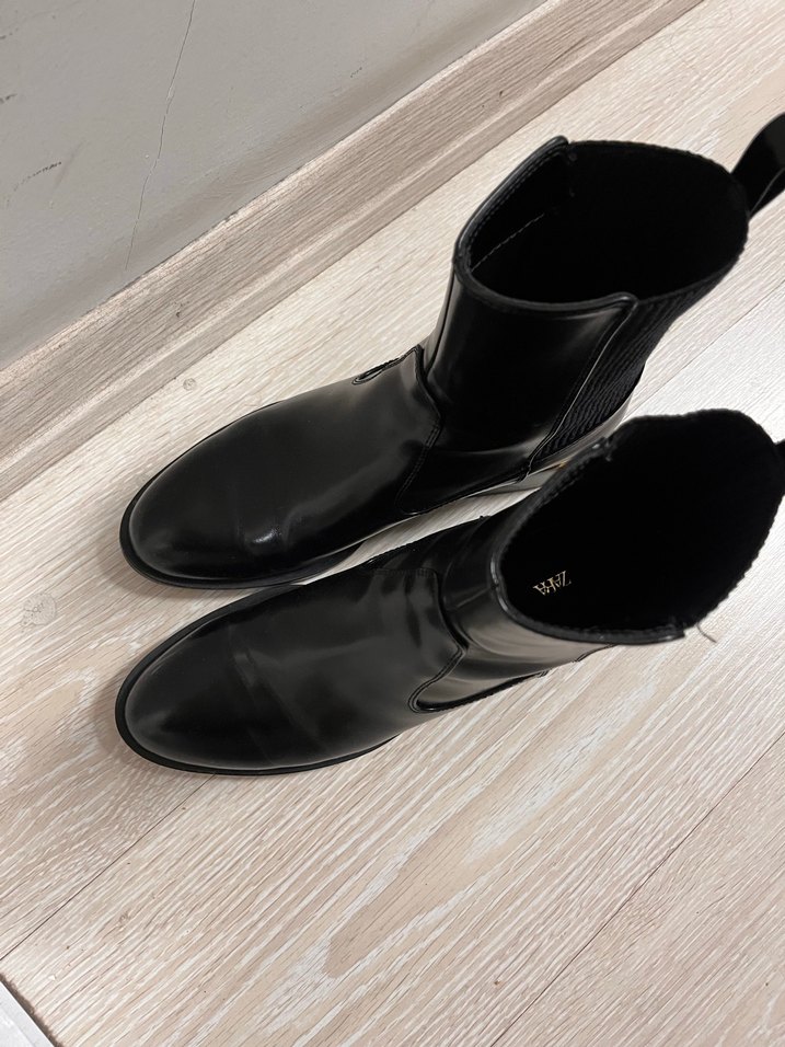 Zara Parlak Siyah Kadın Topuklu Bot - Görsel 4