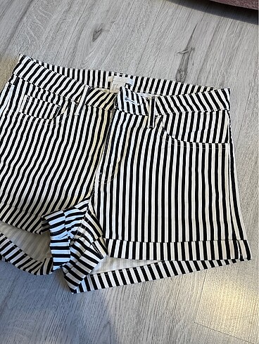 36 Beden siyah Renk Şort H&M