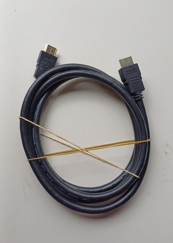 Altın uçlu gri HDMI kablosu