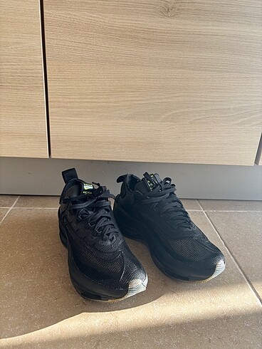 Nike Nike zoom double stacked sneaker