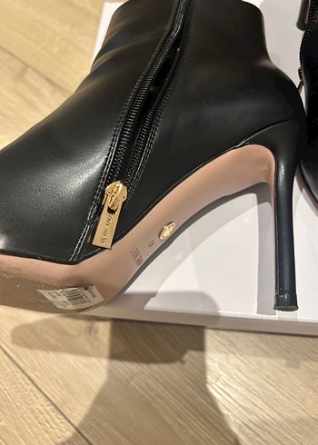 Siyah Stiletto Topuklu Kadın Bot - Görsel 3
