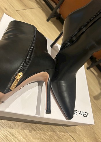 Siyah Stiletto Topuklu Kadın Bot - Görsel 2