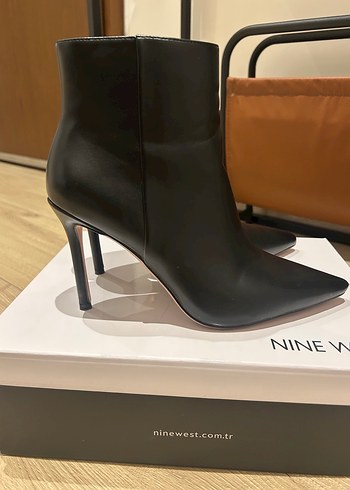 Nine West 40
