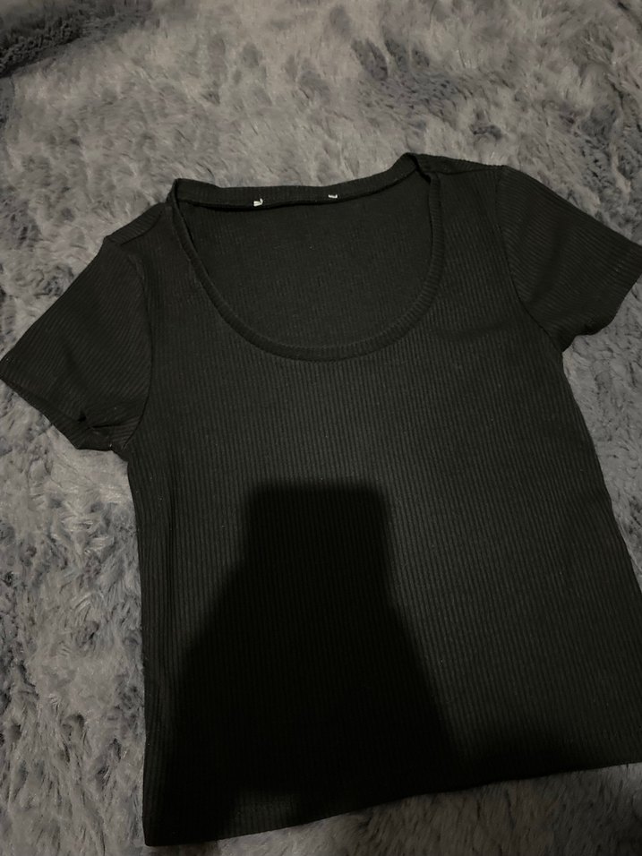 Kısa Kollu Siyah Crop Top - Görsel 2