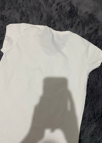 Beyaz V Yakalı Kadın Tişört - Görsel 2