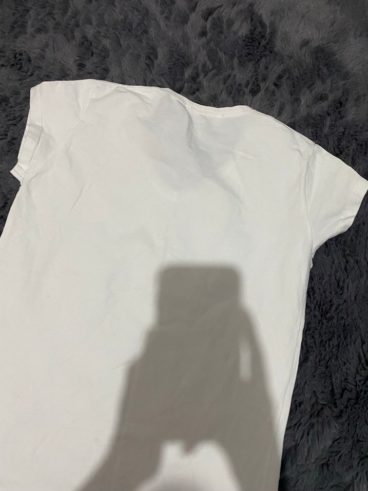 Beyaz V Yakalı Kadın Tişört - Görsel 2