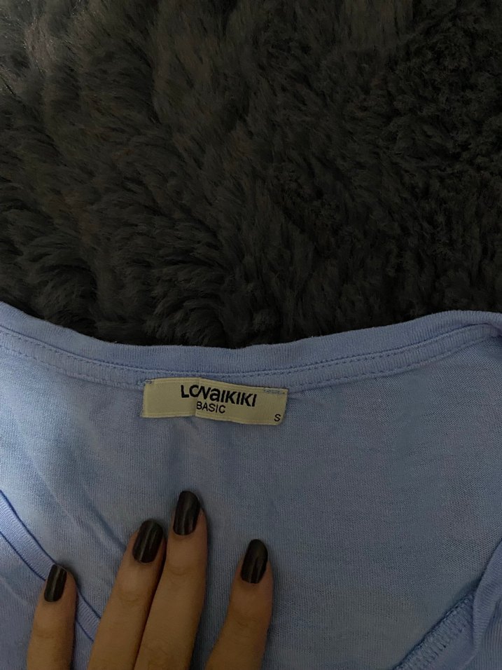 Mavi V Yakalı Kadın Tişört - Görsel 2