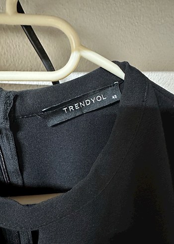 Siyah V Yakalı Kolsuz Midi Elbise - Görsel 3