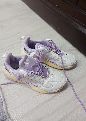 Nike Mor Bağcıklı Nike Kadın Spor Ayakkabı