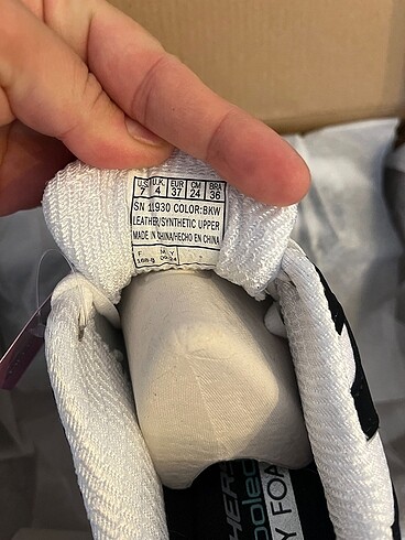 37 Beden Skechers