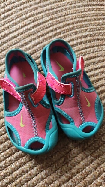 19 Beden Nike Bebek sandalet 