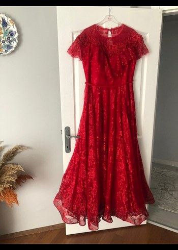 kırmızı dantelli abiye - Görsel 2