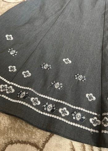 Gri Nakışlı Midi Kadın Etek - Görsel 3