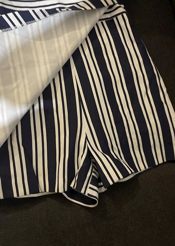 Çizgili Pilili Mini tulum - Görsel 2