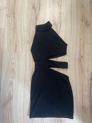 Zara Kesik Detaylı Elbise
