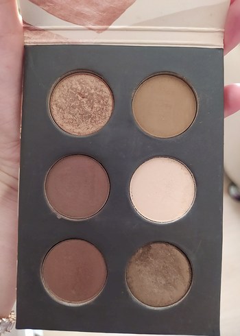 NYX Bej ve Koyu Tonlarda Göz Farı Paleti