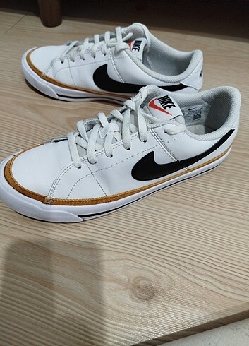 38 Beden beyaz Renk Nike 38 numara