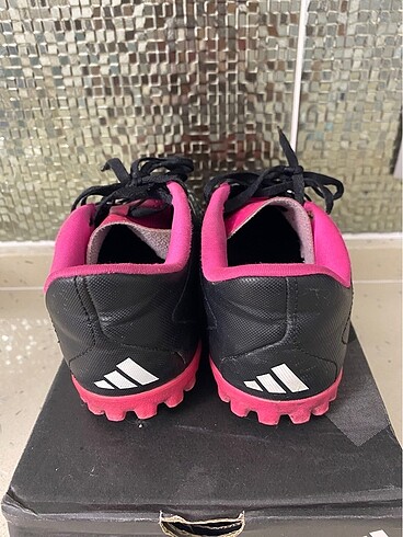 32 Beden Adidas halı saha